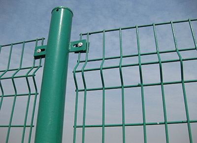 雙邊絲護(hù)欄的特色包含什么？